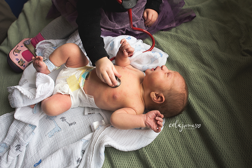 ft collins newborn photographer big sister with a stethoscope