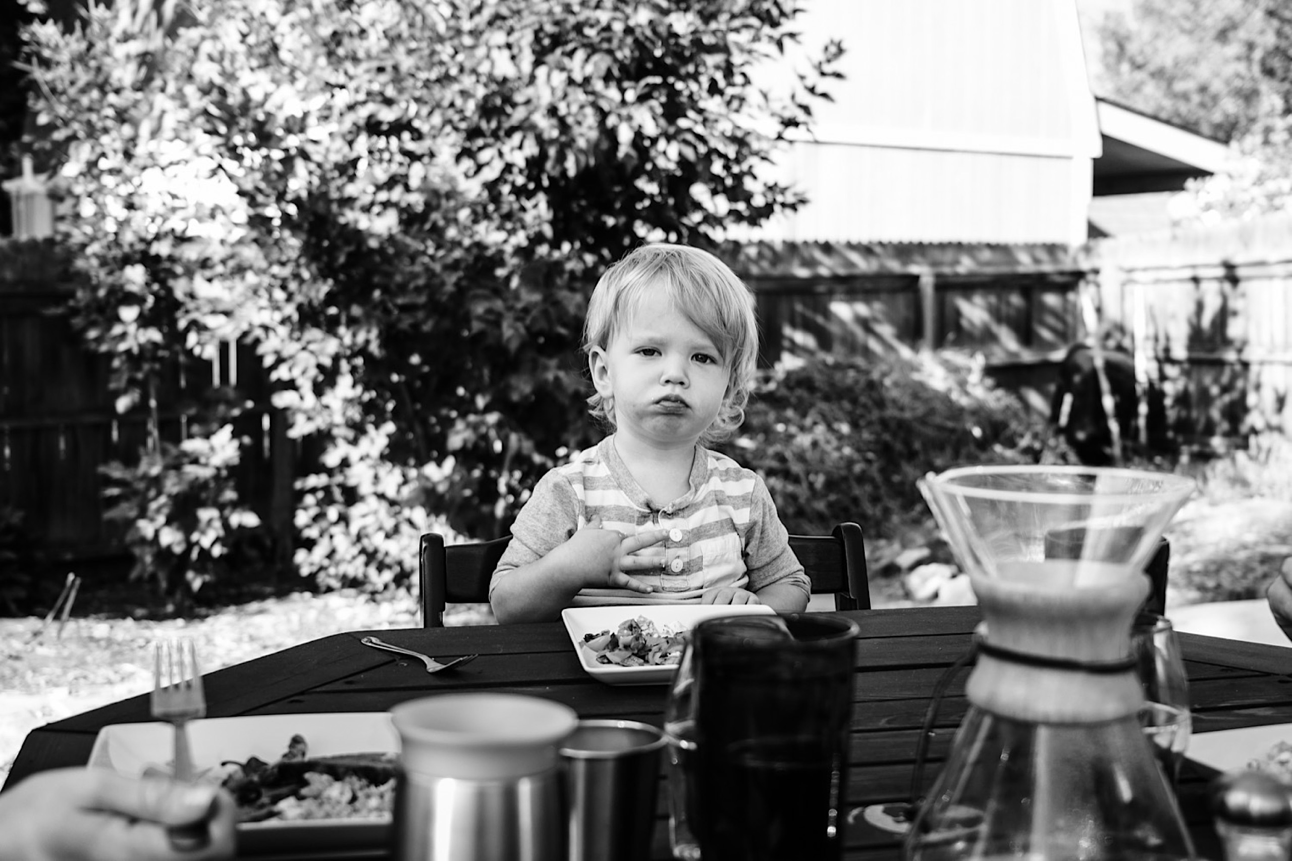 family photos in a pandemic, breakfast in the backyard