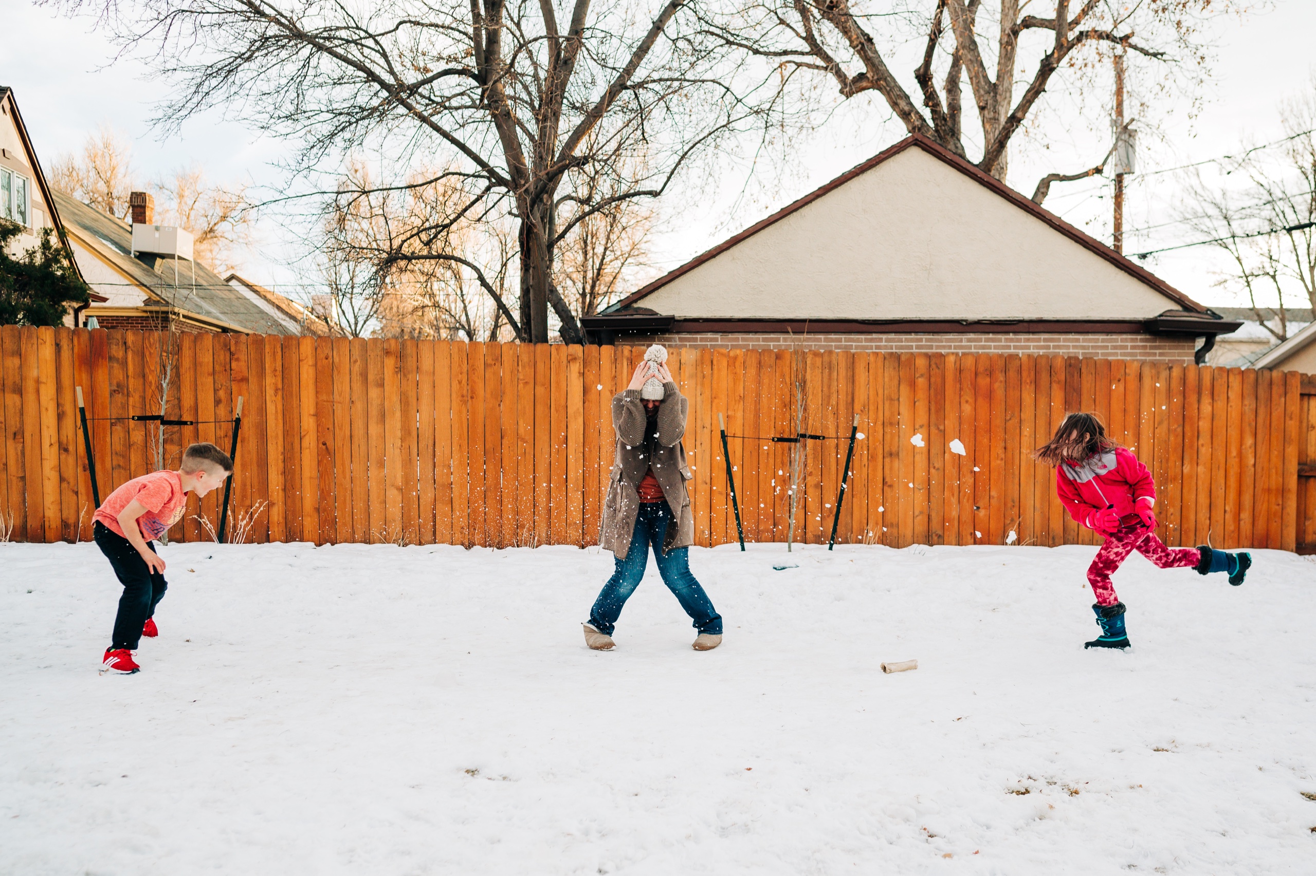 denver family photos snowball fight
